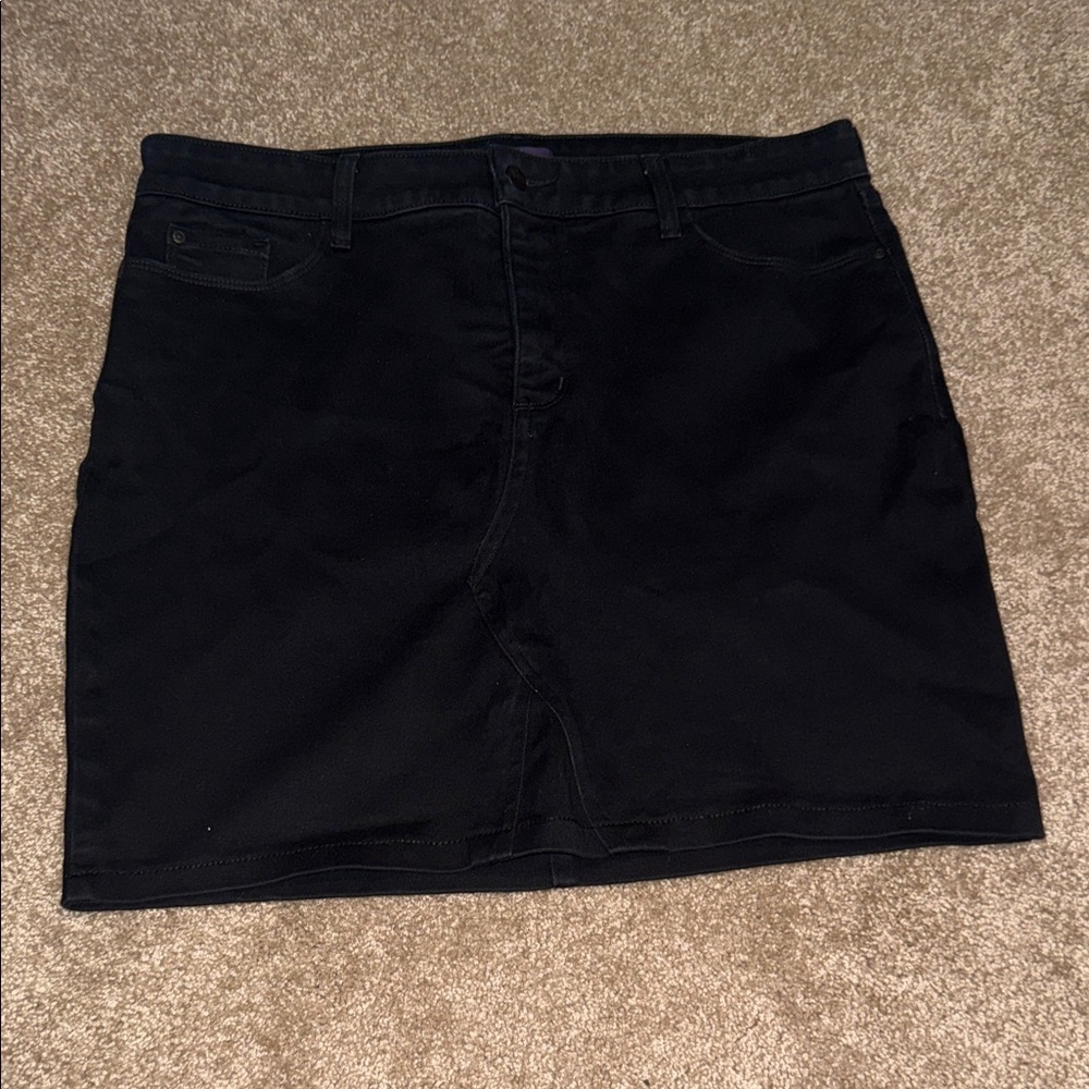 NYDJ Black Denim Mini Skirt Stretch- size 16. B13